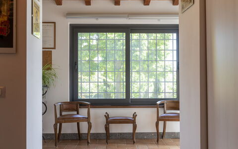 Il Casaletto: Ventana, Planta, Edificio, Marco, Silla, Madera, Diseño De Interiores, Arquitectura, Suelo