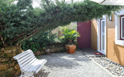 Nazaré 611: Propiedad, Casa, Árbol, Patio Interior, Yarda, Bienes Raíces, Jardín, Hierba, Edificio, Casa