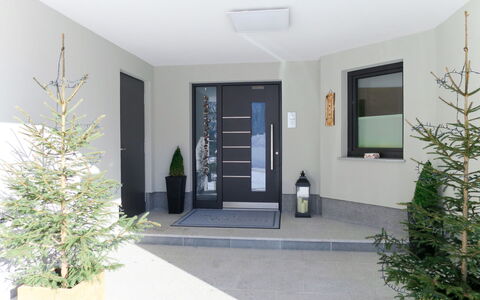 Schöser: Planta, Propiedad, Planta De Casa, Diseño De Interiores, Arquitectura, Madera, Maceta, Sombra, Pared