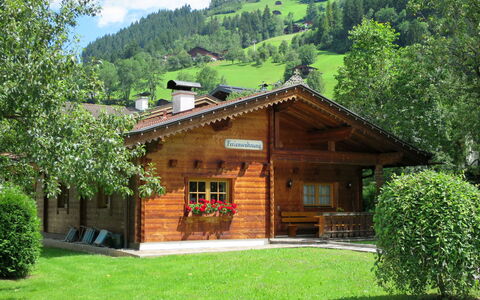 Heisenhaushütte: Planta, Edificio, Ventana, Montaña, Cielo, Verde, Árbol, Paisaje Natural, Casa, Nube