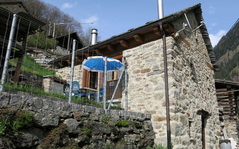 Rustico Diego: Mesa, Planta, Ventana, Edificio, Árbol, El Terreno Del Lote, Paisaje Natural, Hierba, Mesa Al Aire Libre, Silla