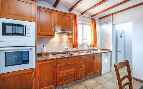 Enrique: Cocina, Madera, Mueble, Mostrador, Piso, Electrodoméstico, Gabinetes, Diseño De Interiores, Aparato De Cocina, Casa