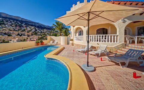 Castillo: Agua, Propiedad, Planta, Cielo, Piscina, Edificio, Azur, Mueble Para Exteriores, Sombra, Balneario