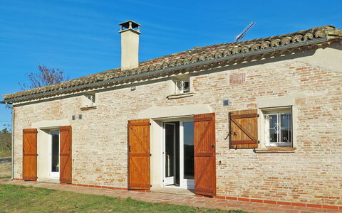 Touzy: Cielo, Edificio, Ventana, Planta, Puerta, Casa, Árbol, El Terreno Del Lote, Madera, Cabaña