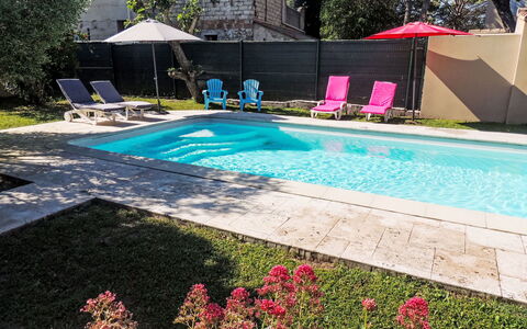 Kasara: Piscina, Mueble Para Exteriores, Recurso, Material Compuesto, Paraguas, Losa, Patio Interior, Paisajismo, Sombra, Silla