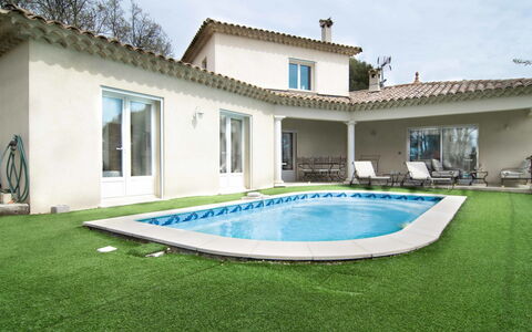 L'Esquirou: Nube, Agua, Cielo, Propiedad, Planta, Piscina, Edificio, Ventana, Azur, Azul