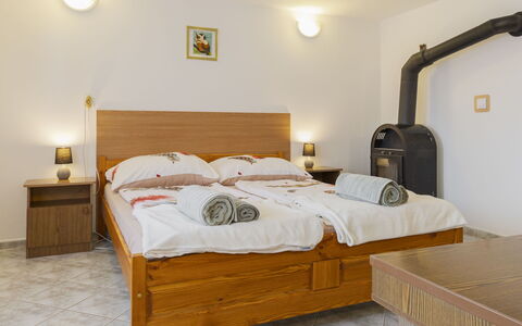 Annemarie: Mueble, Diseño De Interiores, Cama, Piso, Suelo, Madera, Habitación, Techo, Habitación, Encendiendo