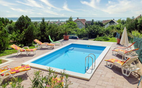 Annemarie: Piscina, Mueble Para Exteriores, Recurso, Mueble, Silla, Ocio, Eco Hotel, Paraguas, Sunlounger, Jardín