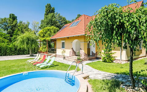 Horvath: Piscina, Recurso, Cabaña, Patio Interior, Ocio, Jardín, Césped, Eco Hotel, Sombra, Casa De Campo