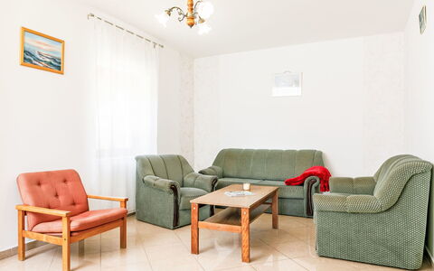 Horvath: Mueble, Piso, Diseño De Interiores, Suelo, Madera, Sofá, Habitación, Mesa, Techo, Sala