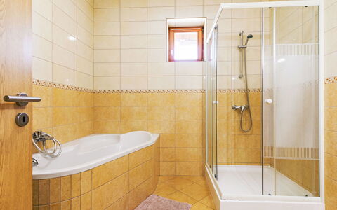 Horvath: Piso, Suelo, Arreglo De Tubería, Diseño De Interiores, Baño, Plomería, Bañera, Loseta, Grifo, Techo
