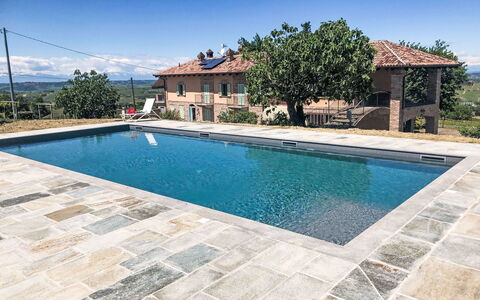 Antica Cascina: Piscina, Material Compuesto, Losa, Loseta, Fuente De Agua, Hormigón, Guijarro