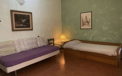 Nisso: Mueble, Suelo, Diseño De Interiores, Piso, Madera, Cama, Habitación, Encendiendo, Habitación, Sábana