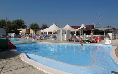 Peschiera del Garda 694: Recreación, Ocio, Sombra, Mueble Para Exteriores, Piscina, Tienda, Vacaciones, Recurso, Paraguas, Silla
