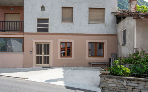 La Maison D'Amelie: Planta, Propiedad, Ventana, Edificio, Puerta, Superficie De La Carretera, Barrio, Barrio Residencial, Bienes Raíces