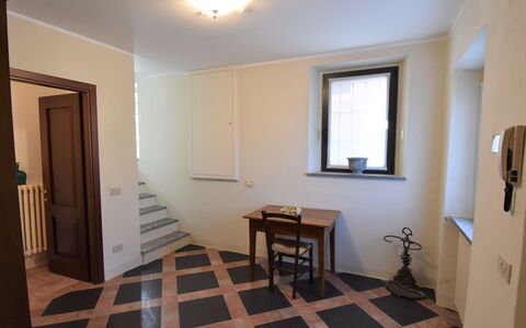 La Corte Bricca (Casa Padronale): Habitación, Propiedad, Suelo, Edificio, Madera Dura, Mueble, Diseño De Interiores, Techo, Casa, Pared