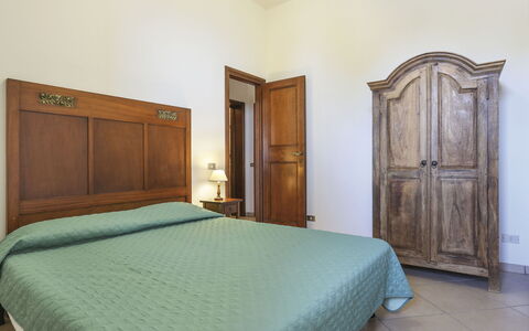 Le Castagne: Habitación, Mueble, Cama, Habitación, Sábana, Propiedad, Marco De La Cama, Colchón, Lecho, Suelo