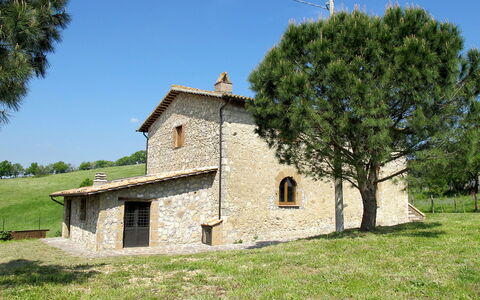 Sociano: Cielo, Planta, Árbol, Paisaje Natural, Cabaña, Paisaje, Hierba, Techo, Pradera, Fachada