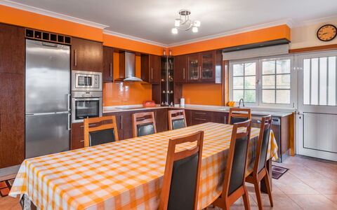 Mar: Mueble, Mesa, Propiedad, Silla, Madera, Encendiendo, Naranja, Gabinetes, Diseño De Interiores, Manchas De Madera