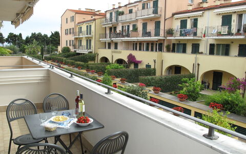 Cala Azzurra (Imp312): Propiedad, Edificio, Bienes Raíces, Departamento, Casa, Balcón, Uso Mixto, Barrio Residencial, Condominio, Habitación