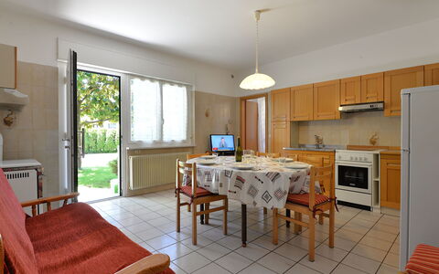 Lago di Caldonazzo 701: Habitación, Mueble, Propiedad, Edificio, Suelo, Diseño De Interiores, Casa, Mesa, Bienes Raíces, Techo