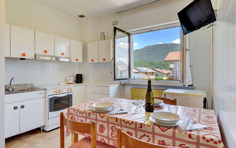 Lago di Caldonazzo 701: Propiedad, Habitación, Mueble, Edificio, Cocina, Casa, Bienes Raíces, Diseño De Interiores, Mesa, Suelo