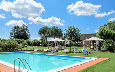Massa Marittima 649: Piscina, Propiedad, Bienes Raíces, Casa, Barrio Residencial, Ocio, Hierba, Edificio, Casa, Vacaciones