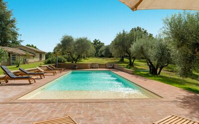 Lago di Bolsena 616: Piscina, Propiedad, Bienes Raíces, Casa, Casa, Inmuebles, Edificio, Patio Interior, Hierba, Ocio