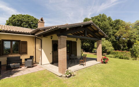 Lago di Bolsena 618: Casa, Techo, Casa, Cabaña, Barrio Residencial, Inmuebles, Casa De Campo, Porche, Jardín