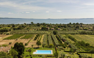 Lago di Bolsena 618: Paisaje, El Terreno Del Lote, Piscina, Inmuebles, Vista Panorámica, Plantación, Recurso, Paisajismo, Fotografía Aérea, Hacienda