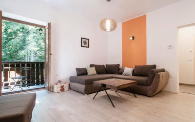 Apartma Medved 910.5: Habitación, Propiedad, Mueble, Suelo, Diseño De Interiores, Sala, Suelos De Madera, Edificio, Techo, Bienes Raíces