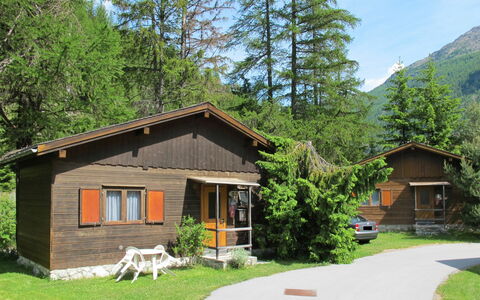 Saas-Balen 636: Planta, Edificio, Cielo, Ventana, Árbol, Casa, Montaña, El Terreno Del Lote, Paisaje Natural, Alerce