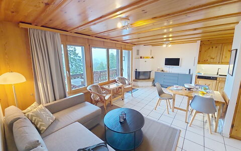 Bergsicht: Mueble, Madera, Diseño De Interiores, Piso, Suelo, Silla, Habitación, Techo, Sala, Departamento