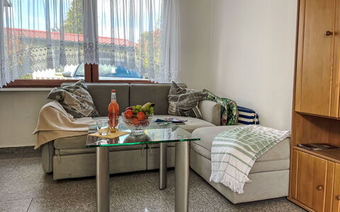Bella: Mueble, Diseño De Interiores, Sofá, Piso, Suelo, Madera, Habitación, Sala, Encendiendo, Textil