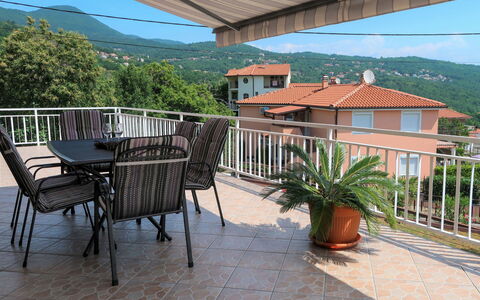 Katarina: Planta, Edificio, Propiedad, Ventana, Cielo, Puerta, Flor, Cabaña, Casa, Madera