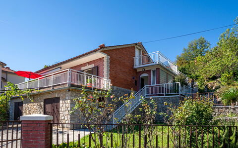Katarina: Casa, Arbusto, Barrio Residencial, Casa, Área Rural, Cabaña, Jardín, Inmuebles, Casa De Campo, Yarda