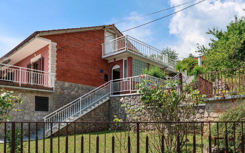 Katarina: Planta, Edificio, Propiedad, Ventana, Cielo, Puerta, Flor, Cabaña, Casa, Madera