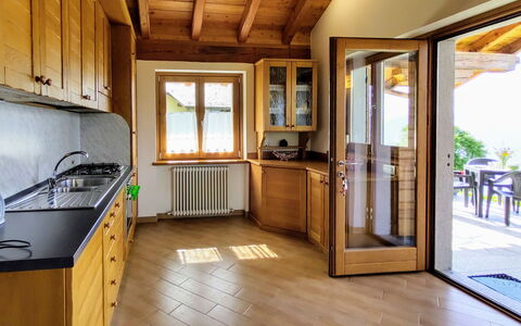 Il Nido D'Aquila (Grv635): Fregadero, Propiedad, Lavabo, Gabinetes, Mostrador, Madera, Diseño De Interiores, Aparato De Cocina, Suelo, Estufa De Cocina