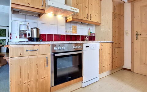 Eusch: Cocina, Aparato De Cocina, Mostrador, Electrodoméstico, Piso, Madera, Gabinetes, Diseño De Interiores, Mueble, Suelo