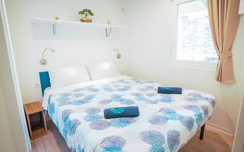 Caorle 699: Cama, Habitación, Diseño De Interiores, Sábana, Madera, Lecho, Linos, Suelo, Textil, Mueble