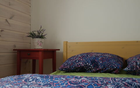 Zatylówka Dom Na Wyspie: Habitación, Cama, Sábana, Mueble, Habitación, Lecho, Textil, Linos, Funda De Edredón, Marco De La Cama