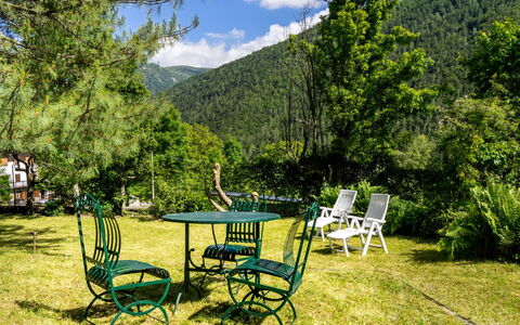 Villa Biino: Planta, Nube, Cielo, Planta De La Comunidad, Naturaleza, Montaña, Paisaje Natural, Árbol, Sombra, Silla