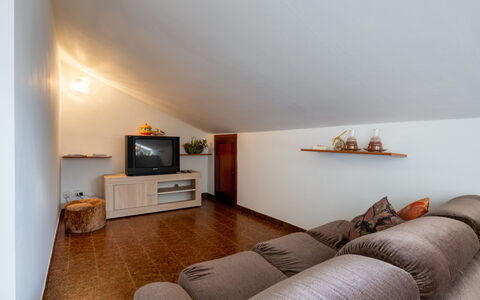 Ca' D'Gnese: Propiedad, Edificio, Sofá, Comodidad, Televisión, Madera, Diseño De Interiores, Sala, Electrodoméstico, Suelo