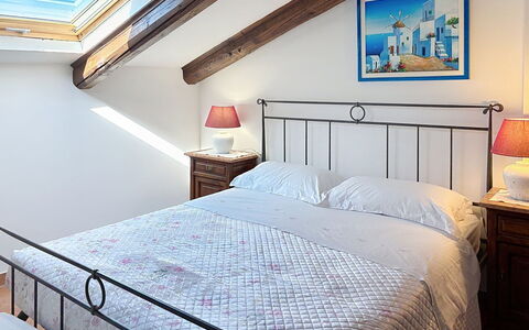 Il Ghiro: Cama, Mueble, Habitación, Diseño De Interiores, Madera, Lecho, Piso, Sábana, Suelo, Habitación