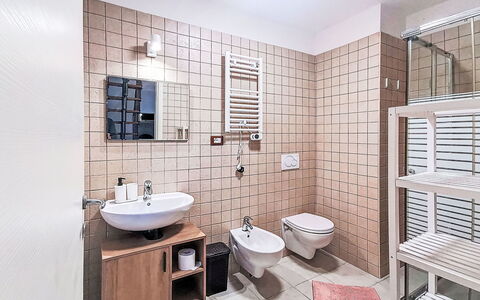 Rêve D'Or: Arreglo De Tubería, Baño, Piso, Diseño De Interiores, Asiento Del Baño, Baño, Lavabo Del Baño, Suelo, Lavabo, Plomería
