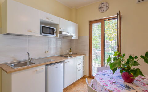 Francavilla al Mare 651: Gabinetes, Fregadero, Planta, Propiedad, Mueble, Lavabo, Ventana, Mostrador, Grifo, Planta De Casa