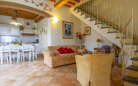 L' Ulivo: Propiedad, Mueble, Mesa, Sofá, Decoración, Diseño De Interiores, Silla, Sala, Piso, Madera
