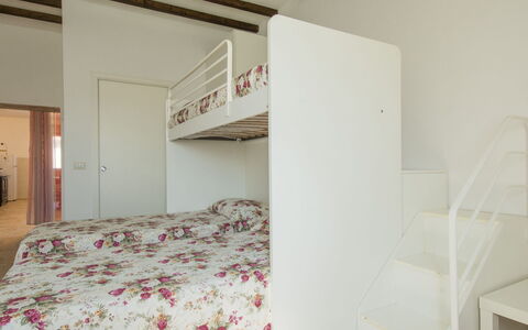 Pomarance 648: Habitación, Cama, Habitación, Propiedad, Mueble, Sábana, Pared, Marco De La Cama, Diseño De Interiores, Casa
