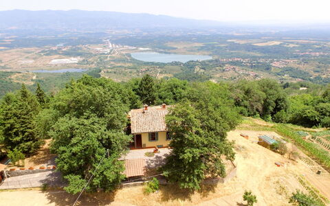 Caiano: Cielo, Planta, Planta De La Comunidad, Edificio, Montaña, Árbol, Tierras Altas, Paisaje Natural, El Terreno Del Lote, Accidentes Geográficos Montañosas