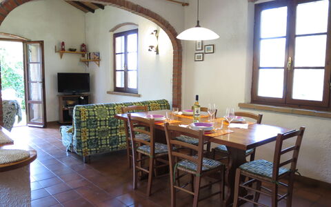 Ulivo: Habitación, Propiedad, Mueble, Edificio, Diseño De Interiores, Comedor, Suelo, Mesa, Techo, Casa